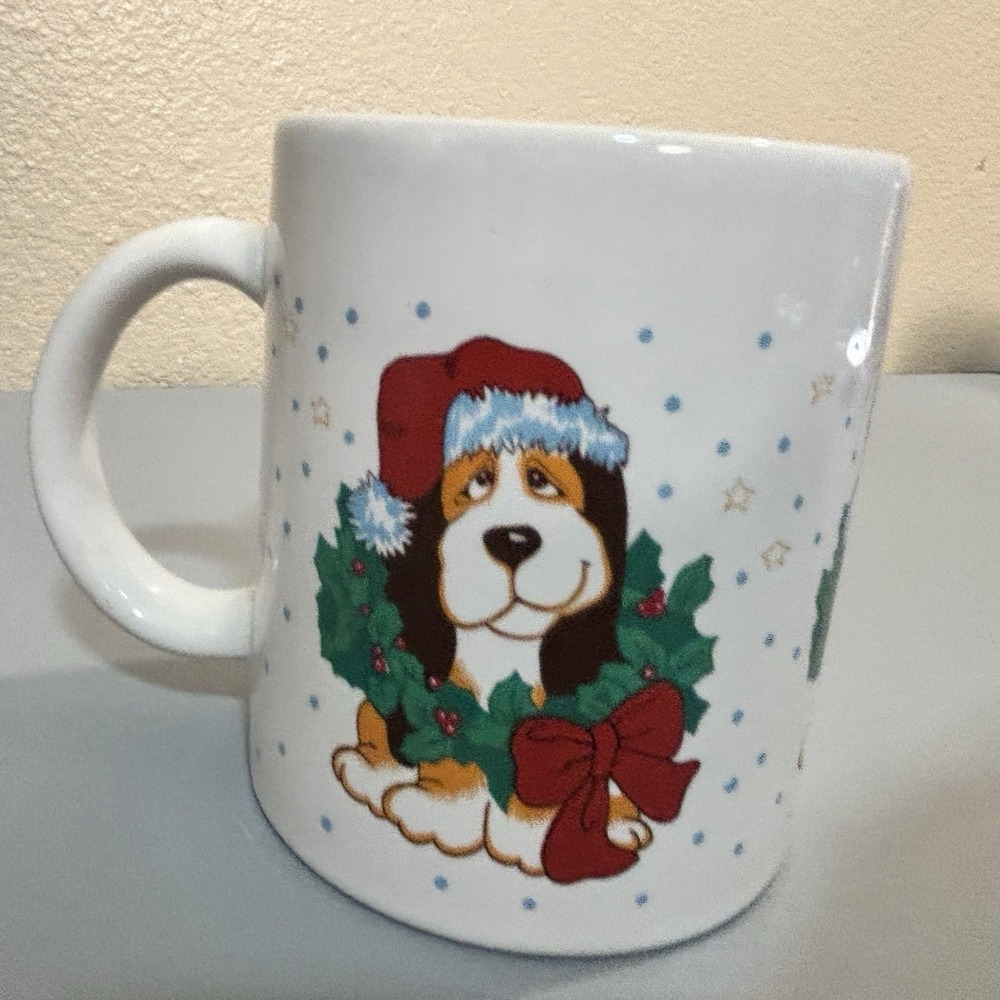 Basset Hound 1980's Christmas Holiday Dog Mug Wreath, Santa Hat 8 oz Stars Dots - Picture 8 of 10
